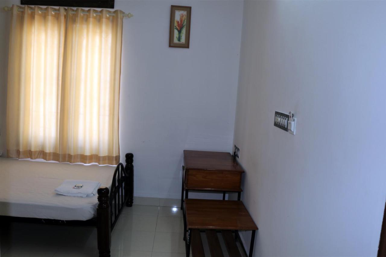 East Coast Hotell Thiruvananthapuram Exteriör bild