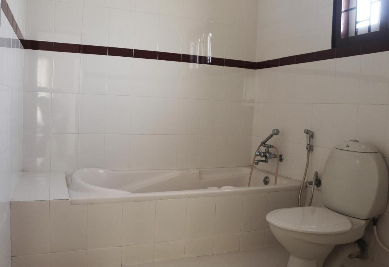 East Coast Hotell Thiruvananthapuram Exteriör bild