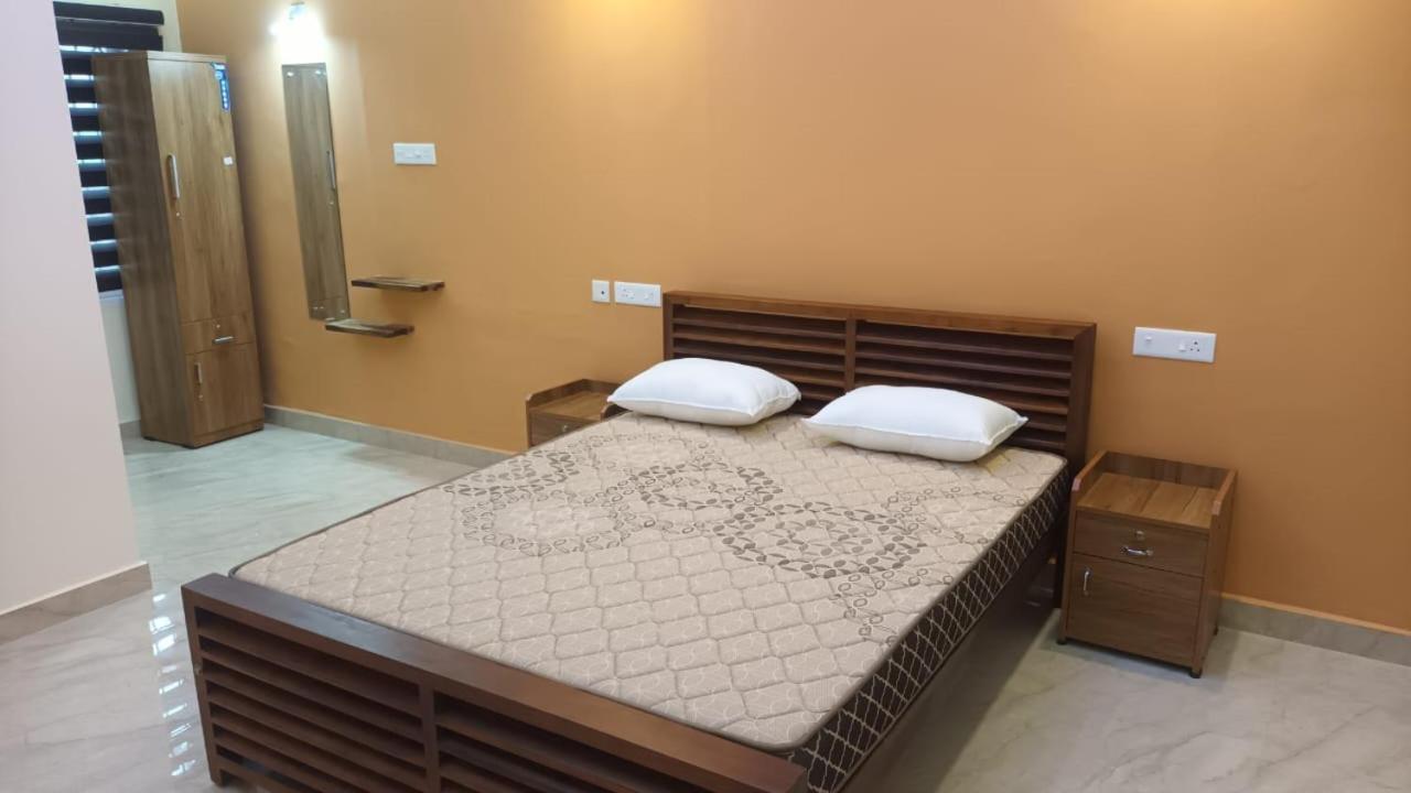 East Coast Hotell Thiruvananthapuram Exteriör bild
